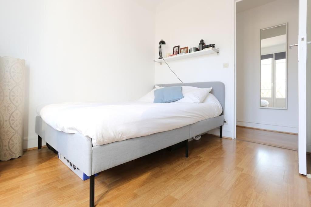 Gaspar - 2 Pieces Au Dernier Etage Avec Balcon Boulogne-Billancourt Buitenkant foto